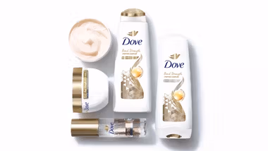 Cinco produtos da gama Bond Strength da Dove com avançadas tecnologias de fortalecimento de ligações para a reparação de danos capilares extremos.